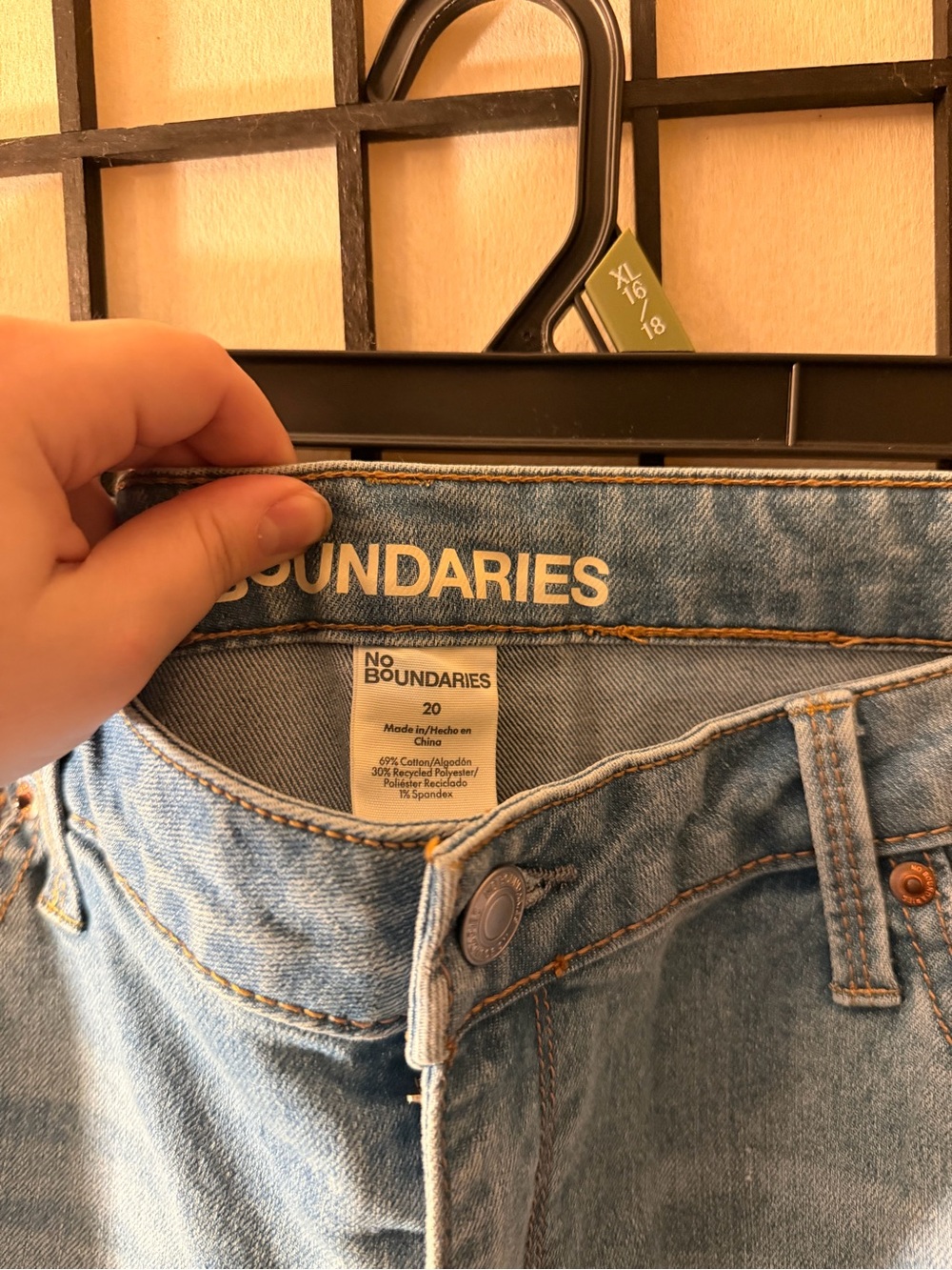 No Boundaries Women’s Light Blue Straight Jeans - Picture 2 of 5